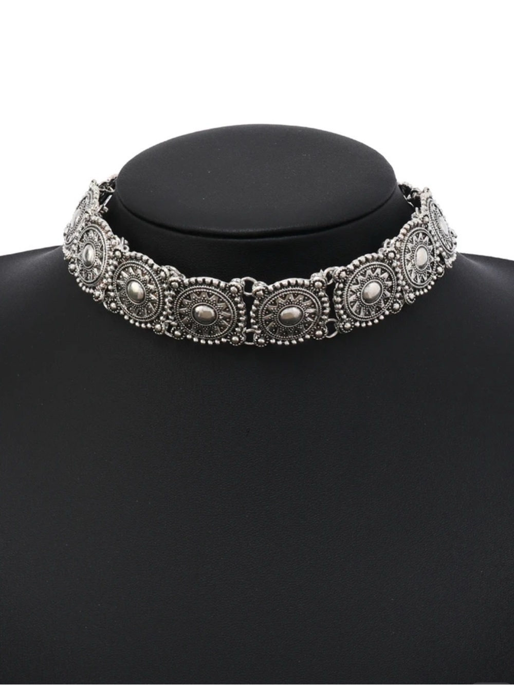 Metal Vintage Silver Floral Medallion Choker Necklace
